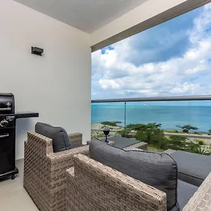 Breath Taking Front Views Eagle Aparthotel