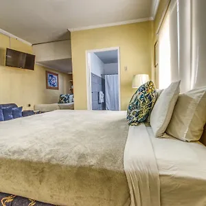 Palm Retreat Hotel